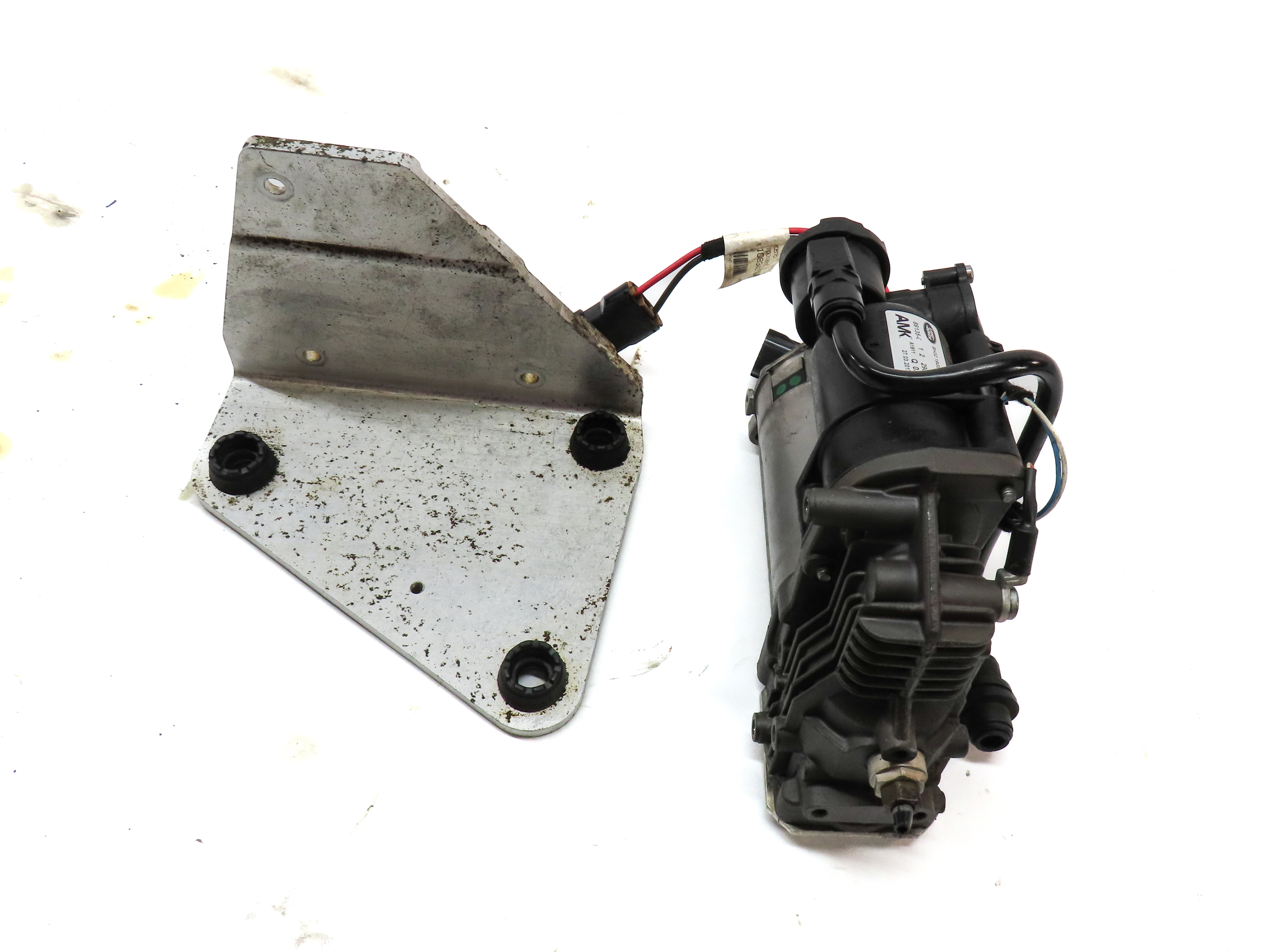 05-16 LAND ROVER LR3 LR4 / RANGE ROVER SPORT (L320) SUSPENSION COMPRESSOR (AMK) — exact item pictured